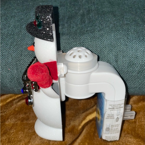 Bath & Body Works Snowman With Gems 24/7 Nightlight Wallflower Plug - Picture 4 of 4